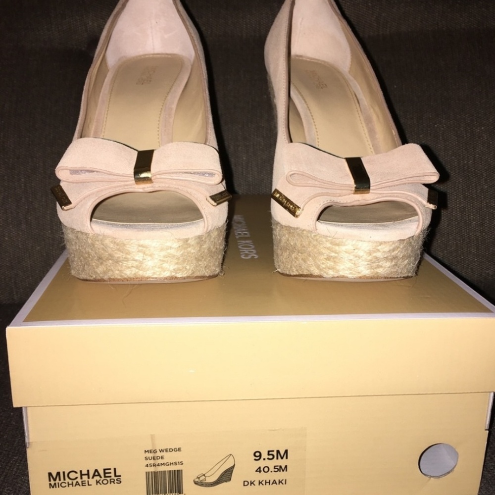 COPY - NIB Michael Kors khaki bow wedges in his box - Picture 3 of 6